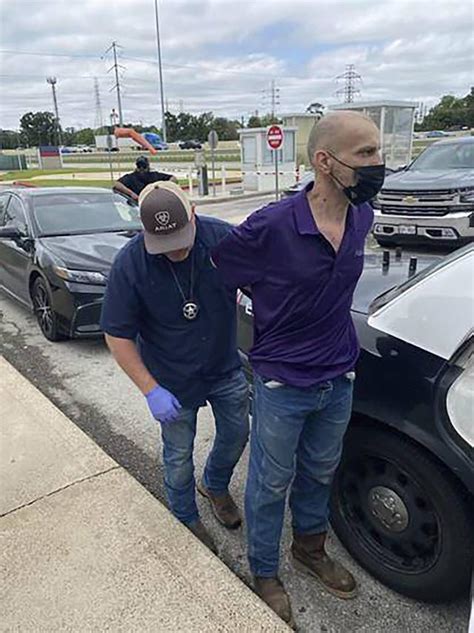 2nd Mississippi jail escapee found; arrested near Houston